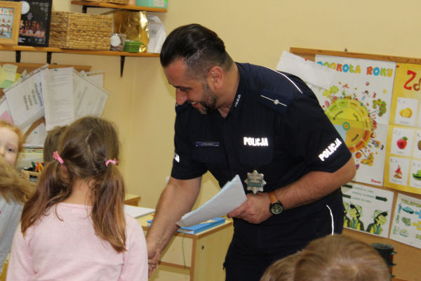Policjant też czyta dzieciom!