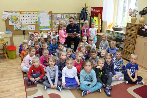 Policjant też czyta dzieciom!
